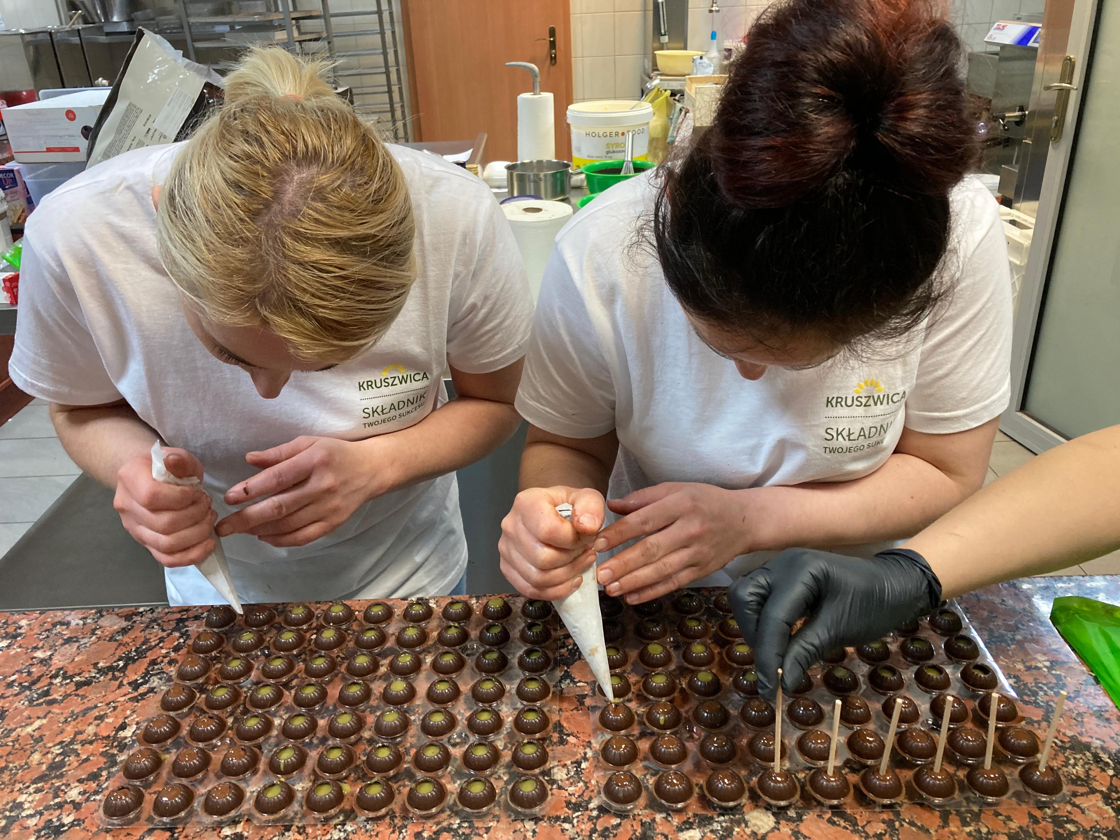 Szkolenie 2023 – Urok czekolady – temperowanie, genaże, praliny i trufle 